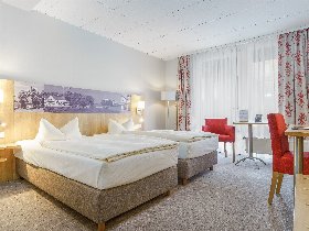 Sightseeing-Urlaub in Hamburg (4 Tage) mit Stadtrundfahrt im Doppeldeckerbus