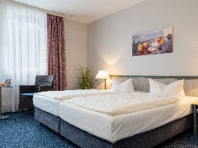 Sightseeing-Urlaub in Hamburg (3 Tage) mit Stadtrundfahrt im Doppeldeckerbus (hop-on hop-off)