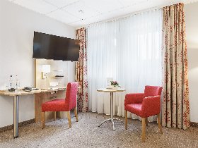 Sightseeing-Urlaub in Hamburg (3 Tage) mit Stadtrundfahrt im Doppeldeckerbus (hop-on hop-off)