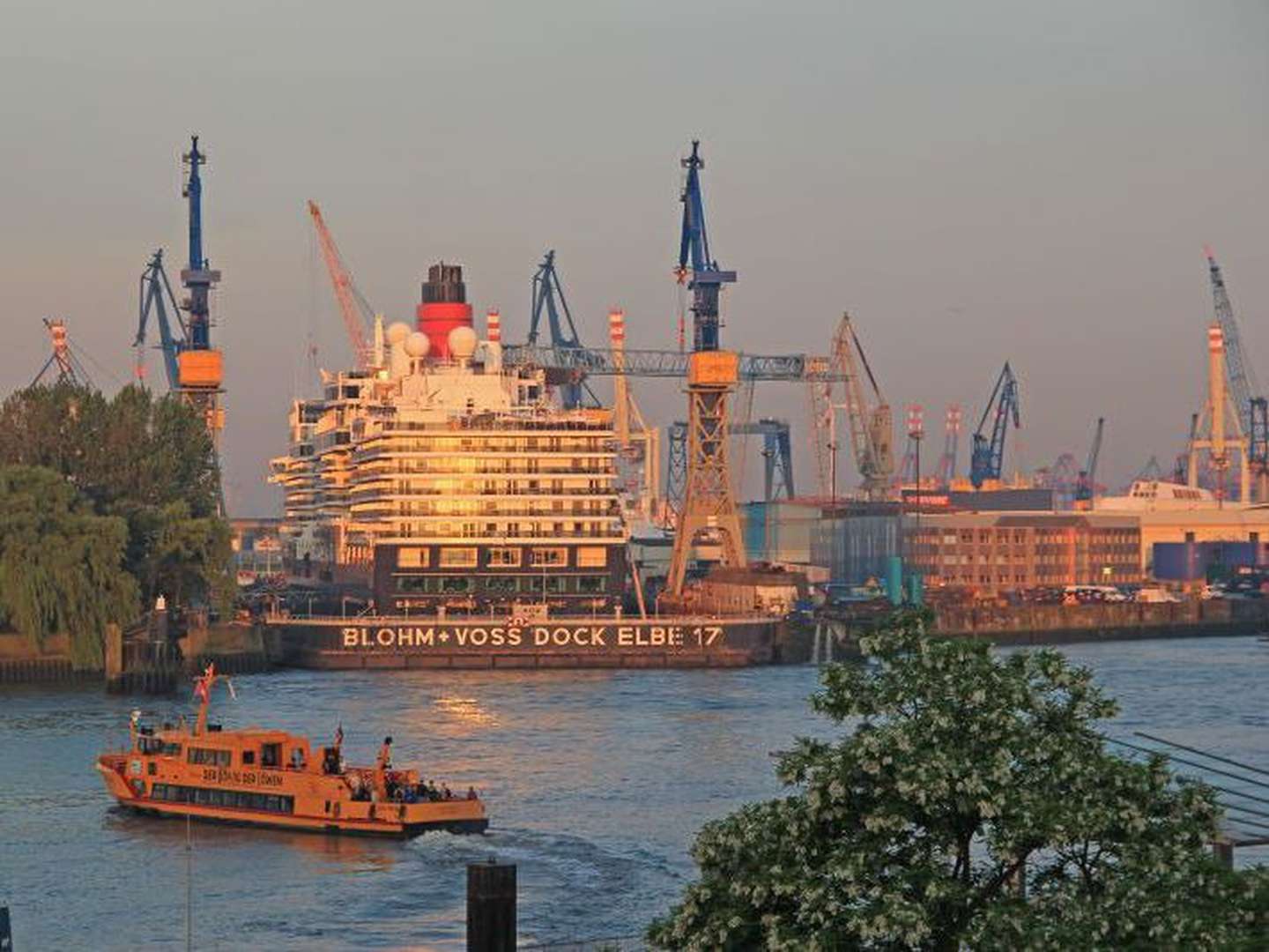 Sightseeing-Urlaub in Hamburg (4 Tage) mit Stadtrundfahrt im Doppeldeckerbus