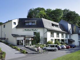 Komposition der Liebe | 3 Tage in der Eifel inkl. 4-Gang-Menü & Duowanne