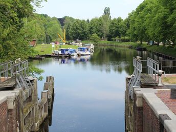 Stadtabenteuer: Kurzurlaub mit Hafen- oder Grachtentour