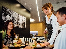 Orientalische Badeträume im Rasul - Wellness in der Gartenschaustadt
