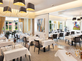 Romantischer Tag für Verliebte mit Candle-Light-Dinner