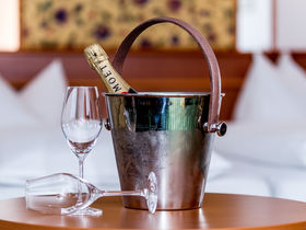 Schnupperwochenende im Landhotel Edelfinger Hof mit Therme & Weinprobe