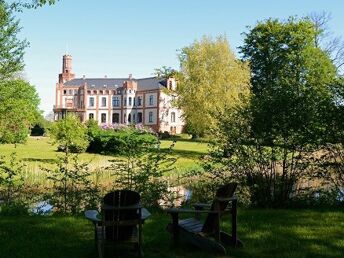 Kurzurlaub im Mecklenburger Schloss nahe Wismar zum Frühlingsstart -Schneeglöckchentage