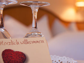 KRONE Silvesterpauschale inkl. Tanz & Livemusik uvm.