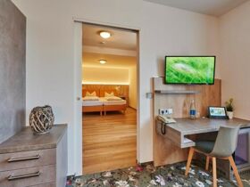 Tiergarten Familienarrangement für 2 Erw. & 1 Kind bis 13 Jahre 