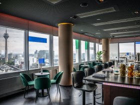 Silvester in Düsseldorf - Mottoparty All White & Floral