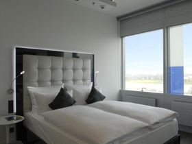 Silvester in Düsseldorf - Mottoparty All White & Floral