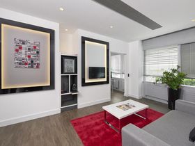 Silvester in Düsseldorf - Mottoparty All White & Floral