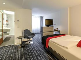 3 Tage Düsseldorf - Shopping, Kultur und Architektur inkl. Carepaket