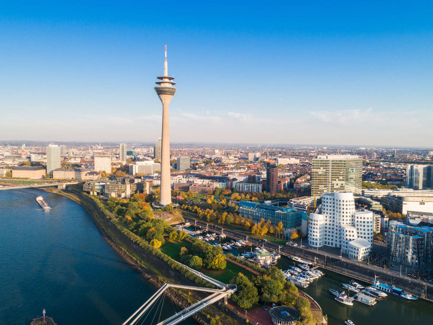 4 Tage Düsseldorf - Vielseitigkeit, Internationalität und Offenheit inkl. Care-Paket