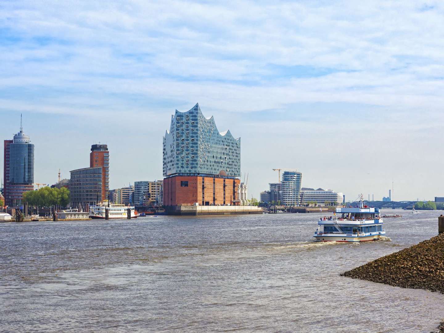 Hamburg entdecken -  mit Bus, Bahn & Fähre