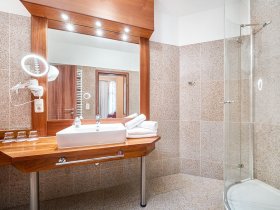 Magische Momente zum Jahreswechsel mit Gala-Buffet, Livemusik & Tanz