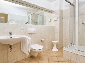 Magische Momente zum Jahreswechsel mit Gala-Buffet, Livemusik & Tanz