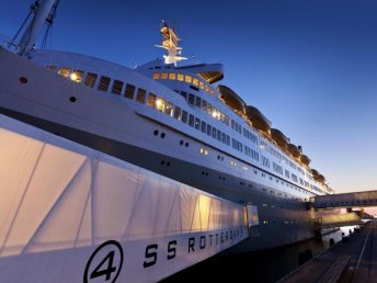 Kurzurlaub auf einem ehemaligen Kreuzfahrtschiff in Rotterdam