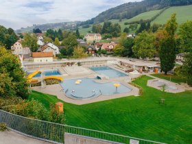 Schloss Romantik im Mostviertel inkl. 4-Gang-Candle-Light-Dinner & Blumenstrauß