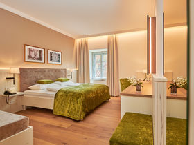 Schloss Romantik im Mostviertel inkl. 4-Gang-Candle-Light-Dinner & Blumenstrauß