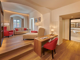 Schloss Romantik im Mostviertel inkl. 4-Gang-Candle-Light-Dinner & Blumenstrauß