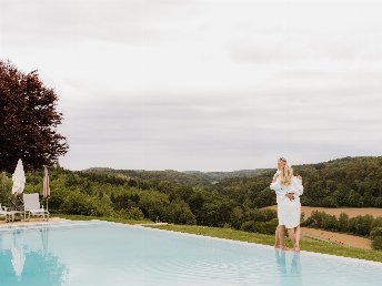 Wellness-Auszeit im Südburgenland inkl. Panorama Außenpool, Überwassermassage, 5-Gang Menü, NaturSPA