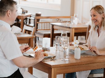 Zweisamkeit Deluxe im Südburgenland 3 Tage/2 Nächte, Überwassermassage, Frühstück & Dinner 