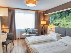 Dienstag & Donnerstag-Special | Therme inkl. Abendessen im Sole-Felsen-Bad | 1 Nacht