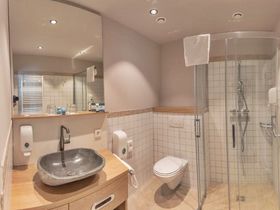 Dienstag & Donnerstag-Special | Therme inkl. Abendessen im Sole-Felsen-Bad | 1 Nacht