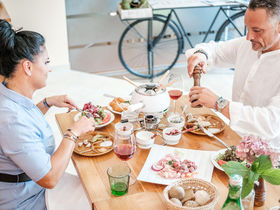 Advent in der Kellergasse Heiligenbrunn 3 Nächte, Dinner, heisser Aperol, Transfer uvm.  