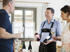 Advent in der Kellergasse Heiligenbrunn 3 Nächte, Dinner, heisser Aperol, Transfer uvm.  