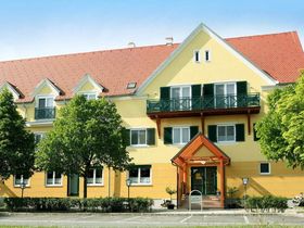 Advent in der Kellergasse Heiligenbrunn 3 Nächte, Dinner, heisser Aperol, Transfer uvm.  