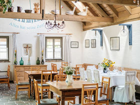 Advent in der Kellergasse Heiligenbrunn 3 Nächte, Dinner, heisser Aperol, Transfer uvm.  