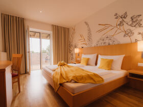 Advent in der Kellergasse Heiligenbrunn 3 Nächte, Dinner, heisser Aperol, Transfer uvm.  