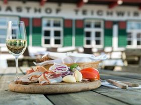 Wandergenuss auf der Alm – mitten im Naturpark auf 1.200 Metern | 3 Nächte inkl. 4-Gang-Menü