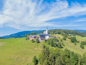 Herbstzeit ist Wander, Spazier und Reitzeit auf 1000 Meter mit herrlicher Aussicht