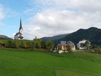 Rutsch ins neue Jahr mit Feuerwerk & Tanzen im Freien bei Tanzmusik, Glühwein und Schwedenfeuer