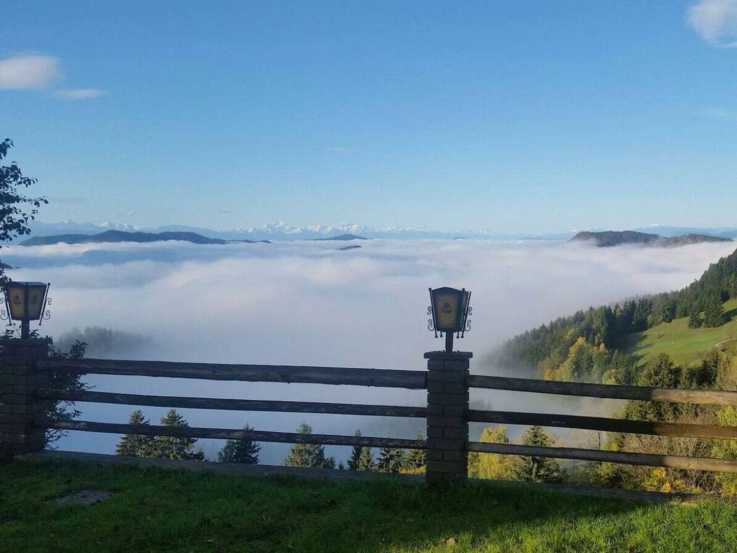 Rutsch ins neue Jahr mit Feuerwerk & Tanzen im Freien bei Tanzmusik, Glühwein und Schwedenfeuer