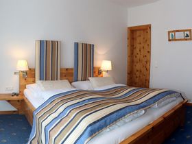 Herbstzeit ist Wander, Spazier und Reitzeit auf 1000 Meter mit herrlicher Aussicht