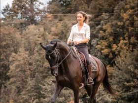 Herbstzeit ist Wander, Spazier und Reitzeit auf 1000 Meter mit herrlicher Aussicht