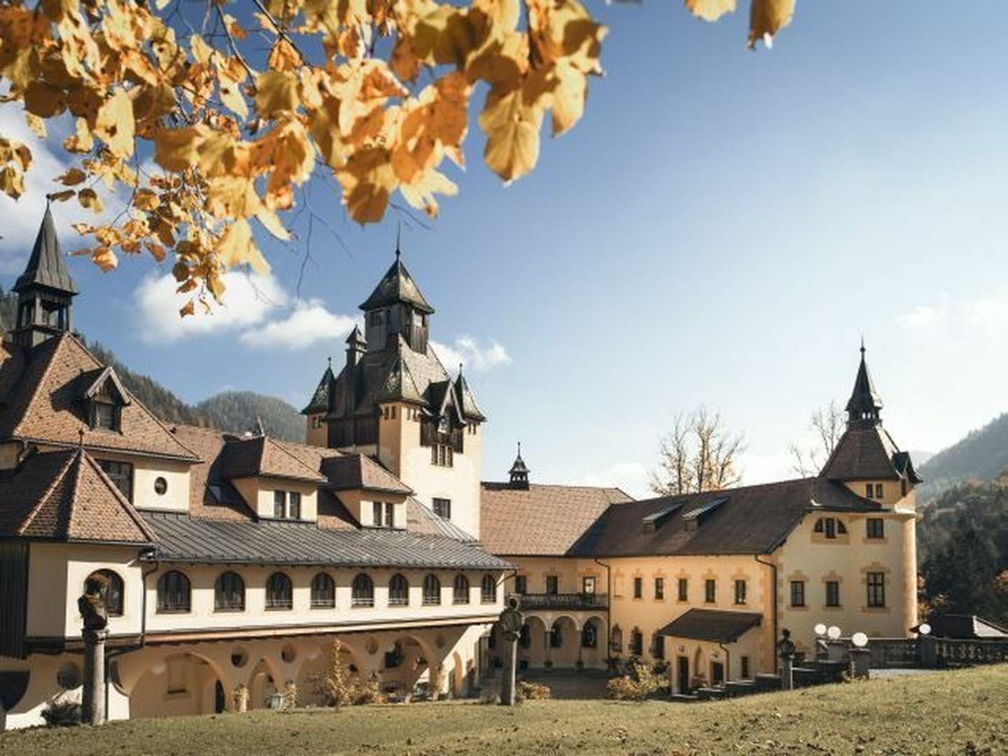 Natur, Genuss & Kultur im Naturohotel Schloss Kassegg inkl. Klosterbibliothek & Museen Stift Admont 