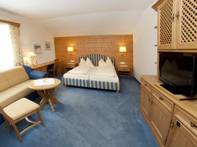 Familienurlaub inkl. Eintritt in die Erlebniswelt Therme AquaLux | 1 Kind bis 13,9 gratis | 3 Nächte