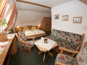 Familienurlaub inkl. Eintritt in die Erlebniswelt Therme AquaLux | 1 Kind bis 13,9 gratis | 3 Nächte