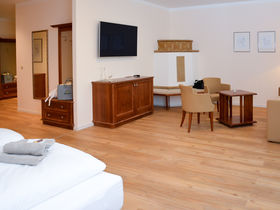 Familienurlaub inkl. Eintritt in die Erlebniswelt Therme AquaLux | 1 Kind bis 13,9 gratis | 3 Nächte