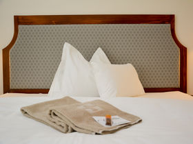 Familienurlaub inkl. Eintritt in die Erlebniswelt Therme AquaLux | 1 Kind bis 13,9 gratis | 3 Nächte