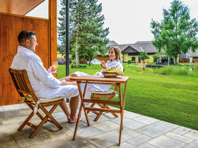 Familienurlaub inkl. Eintritt in die Erlebniswelt Therme AquaLux | 1 Kind bis 13,9 gratis | 3 Nächte