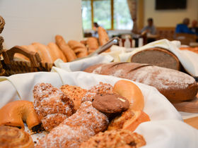 Familienurlaub inkl. Eintritt in die Erlebniswelt Therme AquaLux | 1 Kind bis 13,9 gratis | 3 Nächte