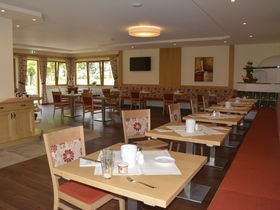 Familienurlaub inkl. Eintritt in die Erlebniswelt Therme AquaLux | 1 Kind bis 13,9 gratis | 3 Nächte