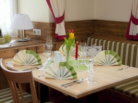 Familienurlaub inkl. Eintritt in die Erlebniswelt Therme AquaLux | 1 Kind bis 13,9 gratis | 3 Nächte