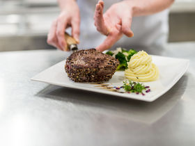 Romantischer Kurzurlaub inkl. Abendessen & Thermeneintritt | 2 Nächte