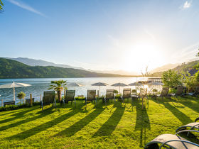 Kurzurlaub am Millstätter See mit Privatstrand & Infinitypool | 6 Nächte